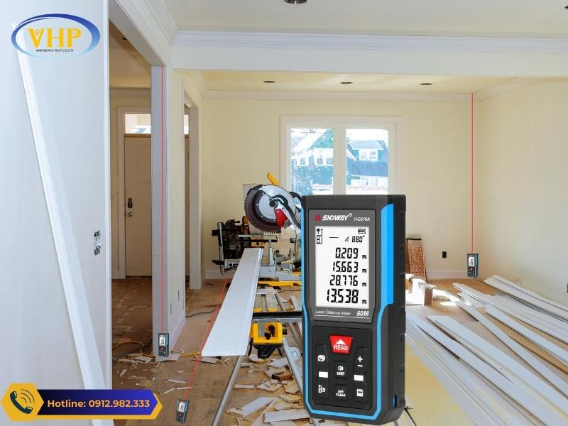 Sử dụng máy đo khoảng cách Laser SNDWAY M50 ngoài thực tế.