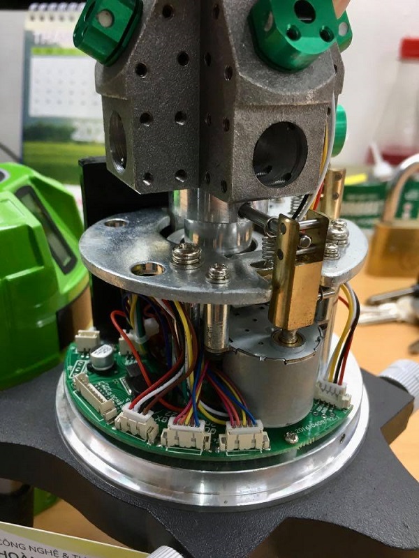 may-can-bang-laser-5-tia-xanh-sincon-g5