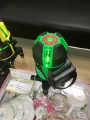 may-can-bang-laser-5-tia-xanh-achon