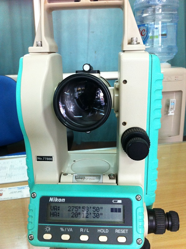 may-kinh-vi-dien-tu-nikon-ne-103