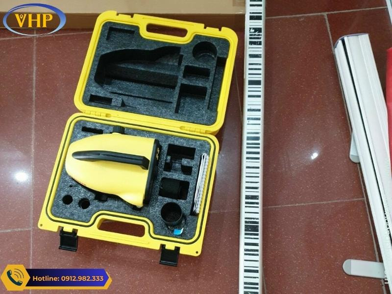 Bộ máy thủy bình Leica Sprinter 250M với mia Invar chuyên dụng