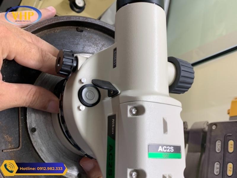 Tiến hành cân bằng máy thủy bình theo botsk thủy tròn