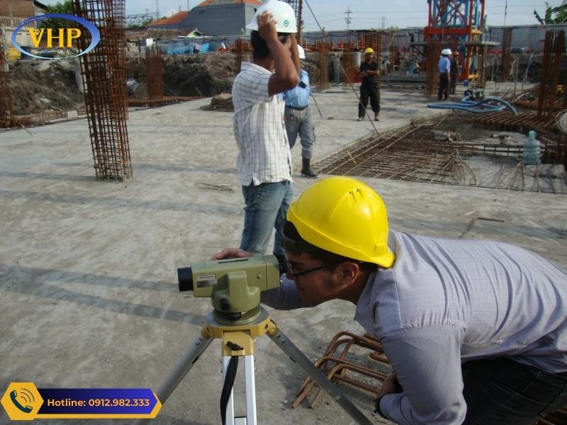 Sử dụng may thủy bình trong thi công xây dựng