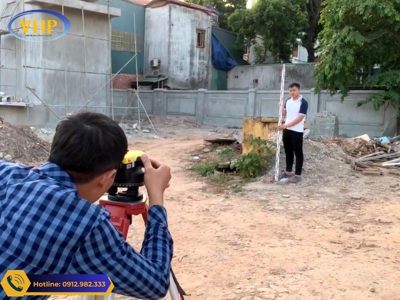 Thao tác đo cao độ bằng máy thủy bình
