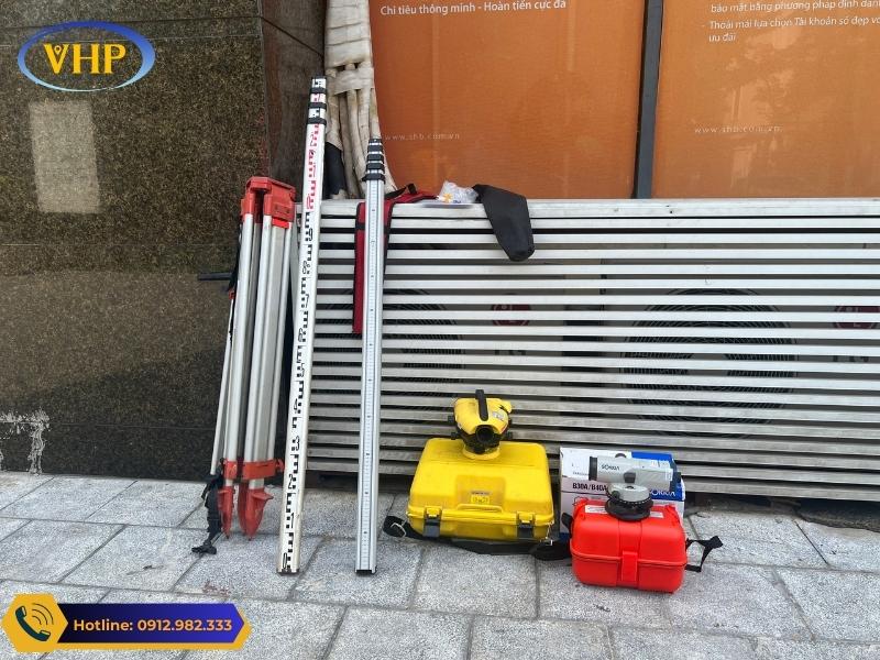 Máy thủy bình và phụ kiện chân mia