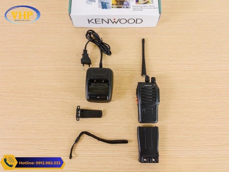 Trọn bộ sản phẩm bộ đàm TK-608 tại Vân Hoàng Pháp