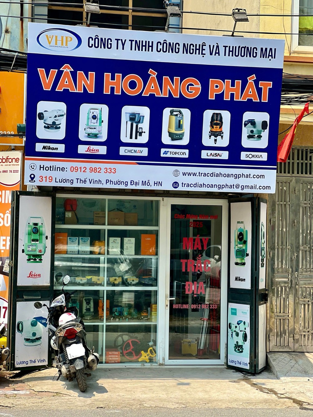 Máy RTK Efix đạt chuẩn IP67, chống bụi nước, chịu rơi 2m, vỏ hợp kim nhẹ bền, hoạt động ổn định trong dải nhiệt độ và độ ẩm khắc nghiệt.